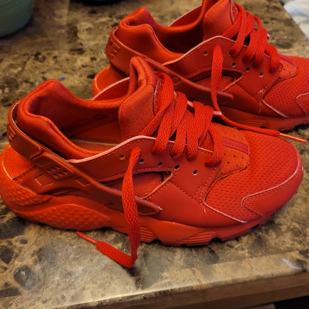 Nike huaraches 4.5Y
